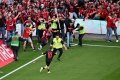 Bayer Leverkusen, campioană a Germaniei pentru prima oară ?n istoria sa de 120 de ani. Fanii au intrat (...)
