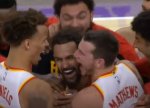 foto: GSP | O nouă seară spectacol ?n NBA ? Trae Young, aruncare c?știgătoare de la centrul terenului, ?n (…)